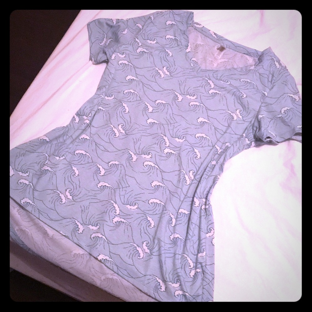 Lularoe Perfect T Size L Waves